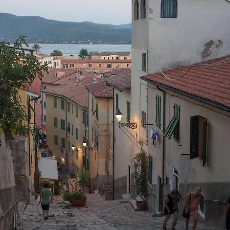 Nel Centro Storico Di * Portoferraio